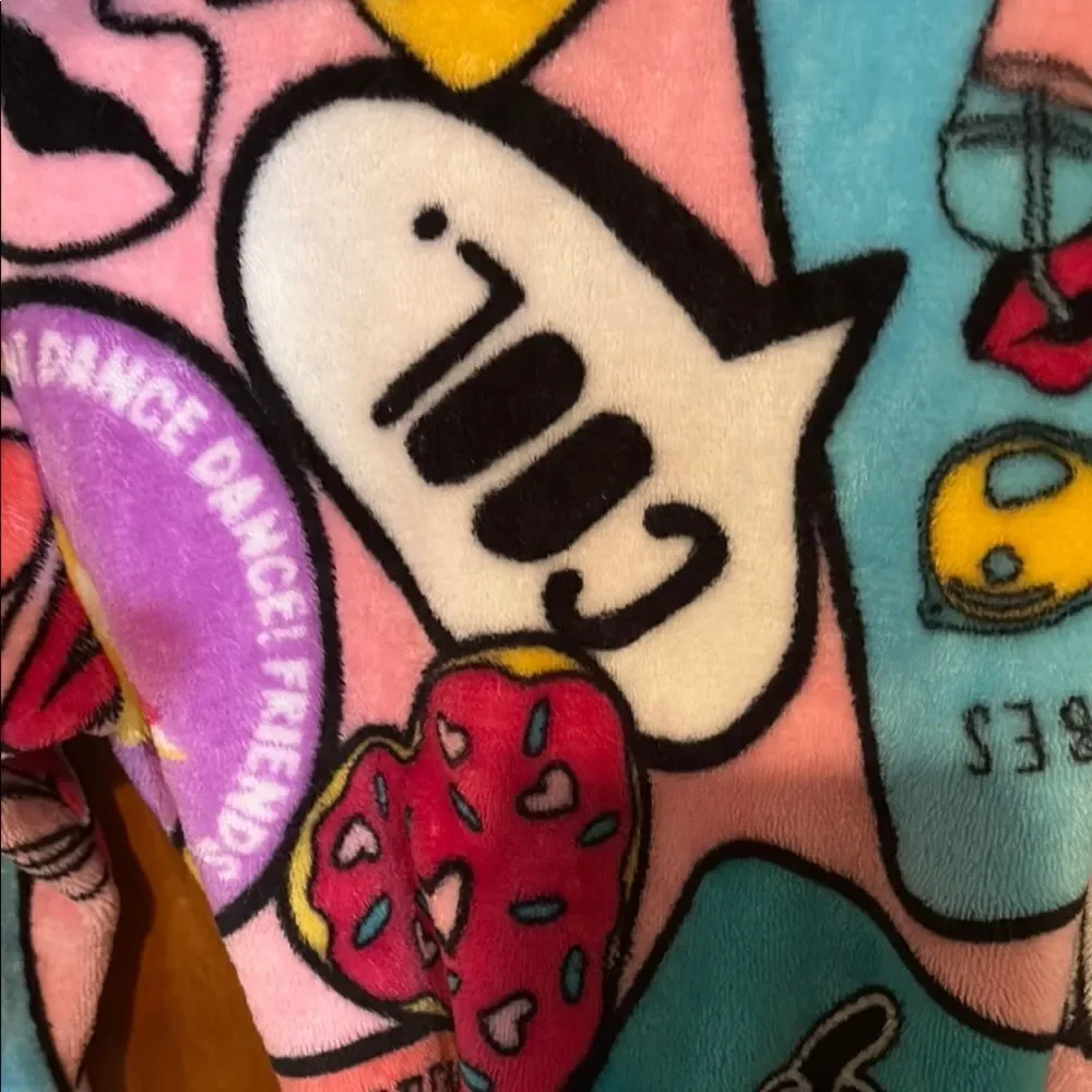 Colorful Graphic Print Robe